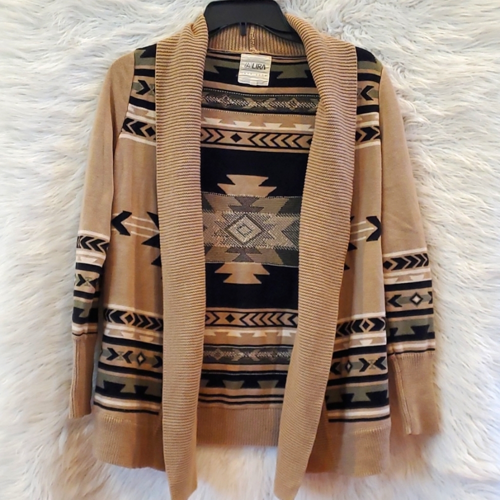 LIRA Cardigan